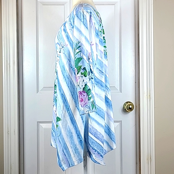 Collections Etc Assymetrical Hem Floral Blouse - Picture 7 of 12